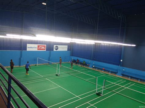 find badminton court near me